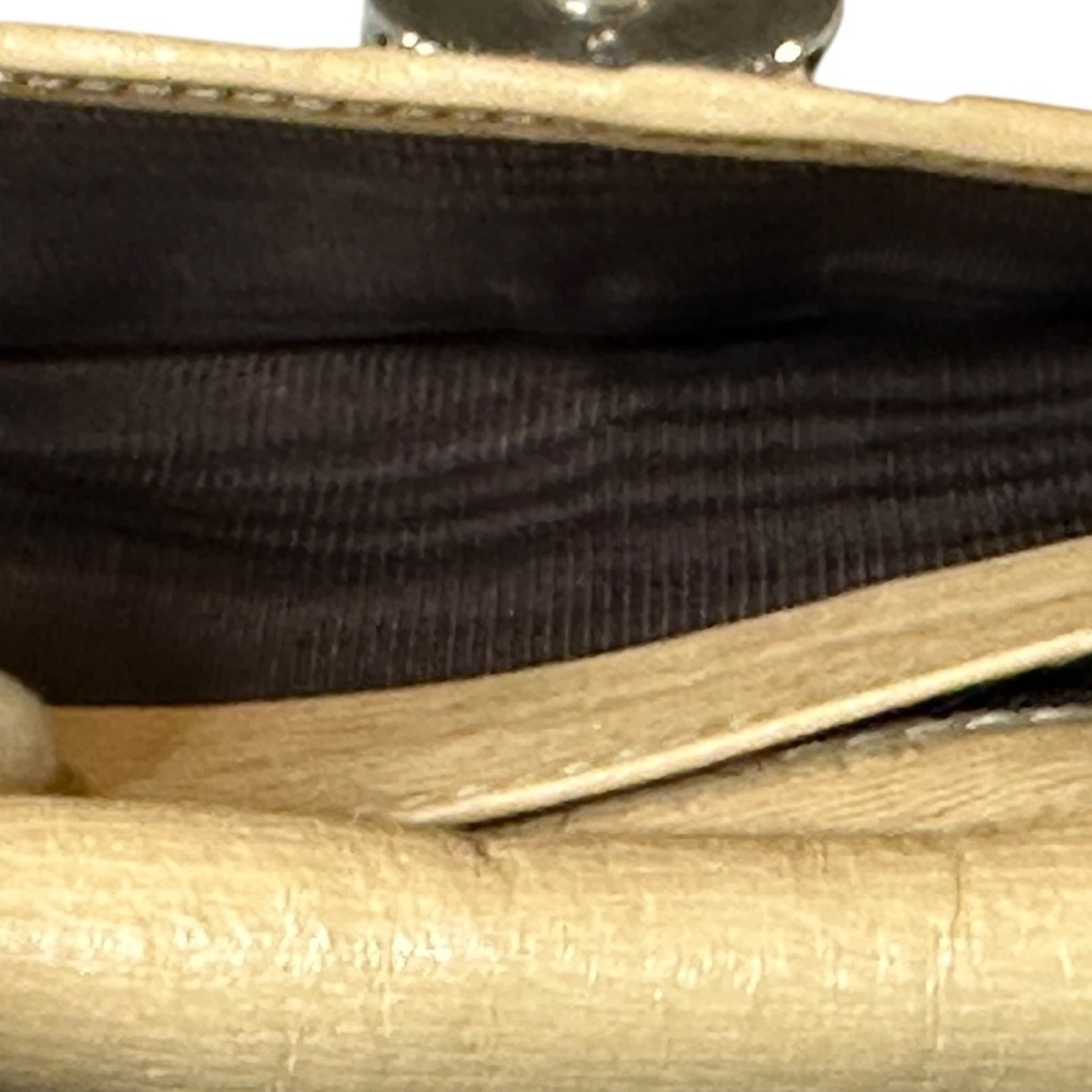 Gucci Tan Wallet with Textured Leather and Metallic Clasp - Picture 9 of 13